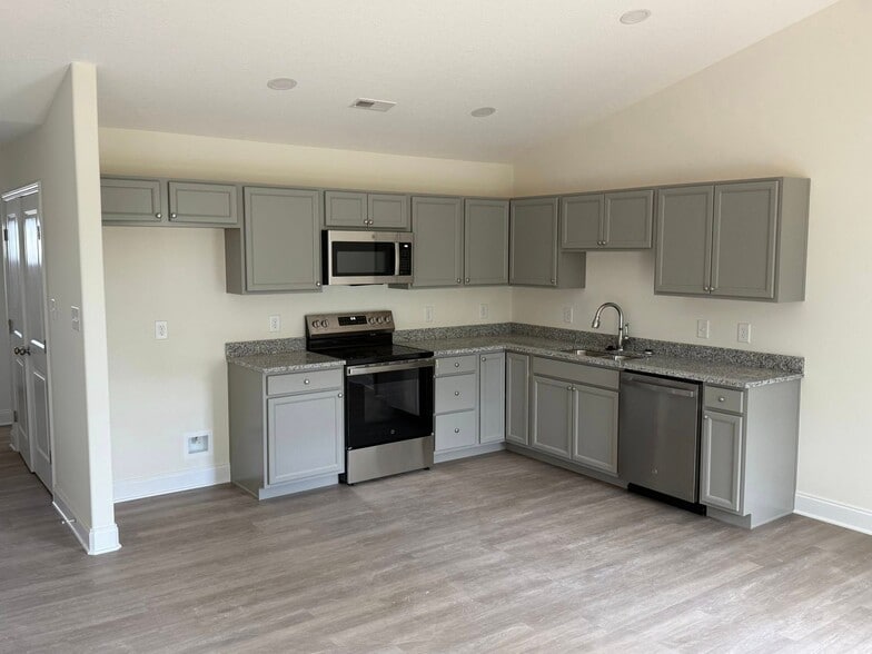 Building Photo - 7323 Woodpecker Way