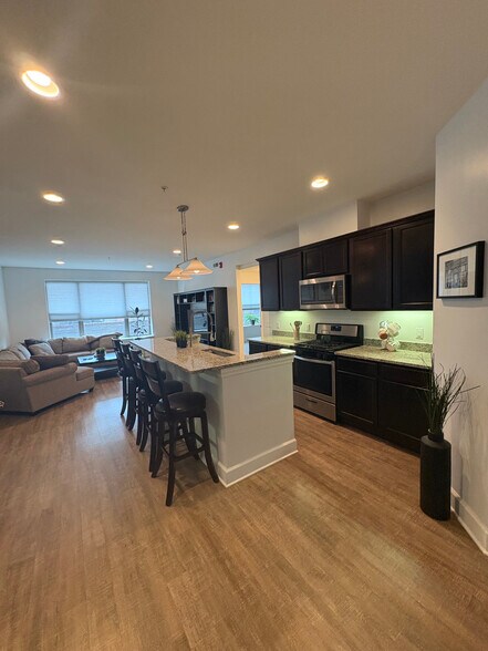 Building Photo - 1250 Diamond Ct