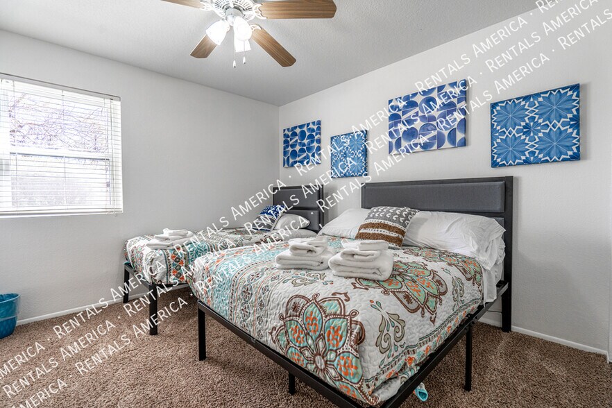 Building Photo - 10626 N 41st St