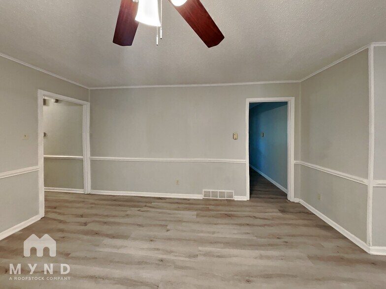 Building Photo - 9155 Mason St