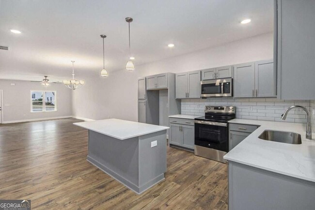 Building Photo - 124 Crestpoint Rd