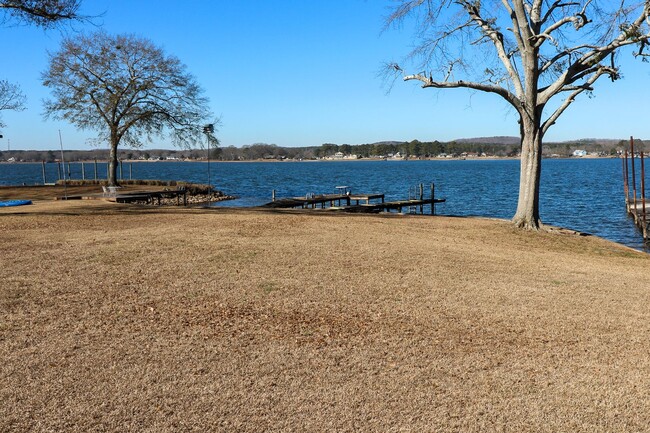 Building Photo - Duplex on Logan Martin Lake