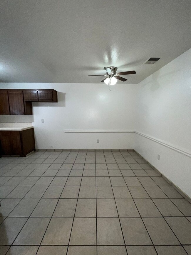 Building Photo - 2954