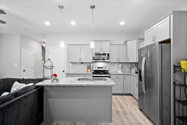 Building Photo - 418 Oak St