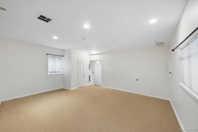 Building Photo - 5 Agnes Cir