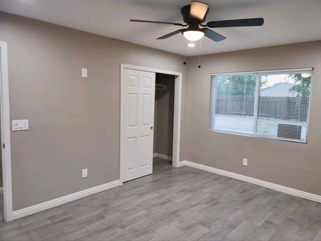 Building Photo - READY NOW! Newly Renovated! 4 Bdrm + Large Fenced Yard