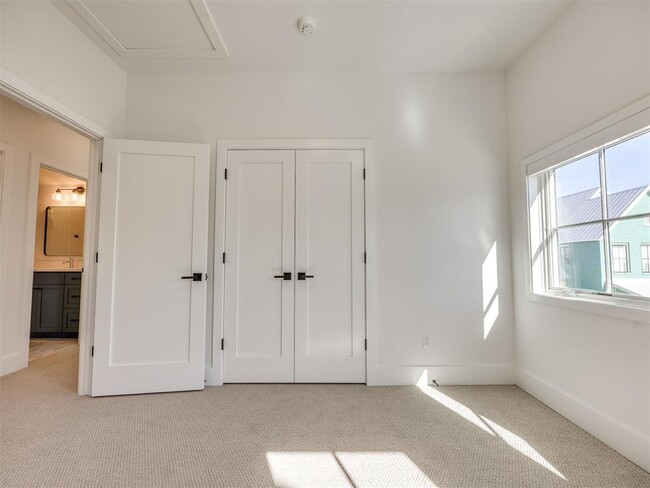 Building Photo - 1078 Hangar Dr