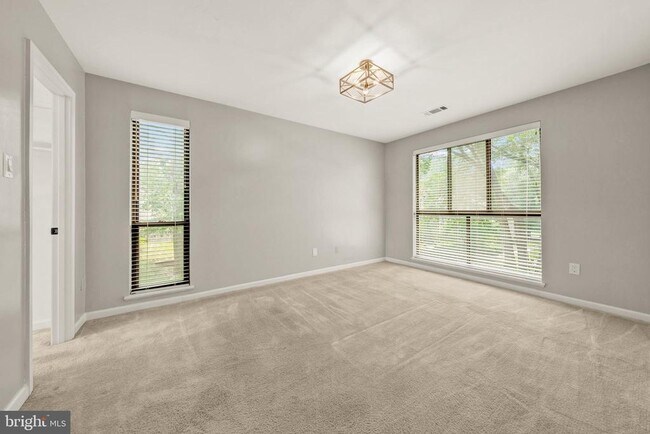 Building Photo - 2045 Royal Fern Ct