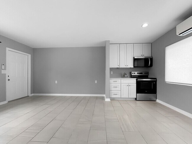 Building Photo - 17615 Lee Ave