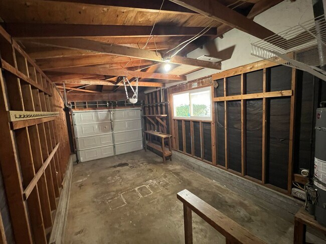 Building Photo - 1392 Bolton Dr