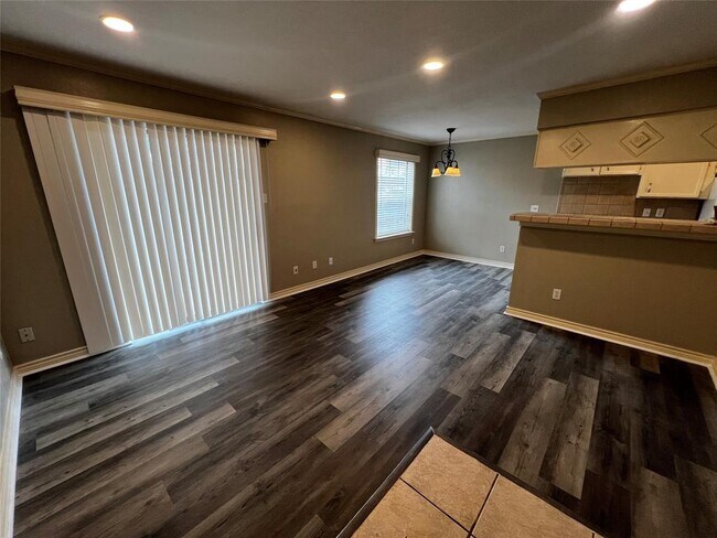 Building Photo - 2750 Holly Hall St