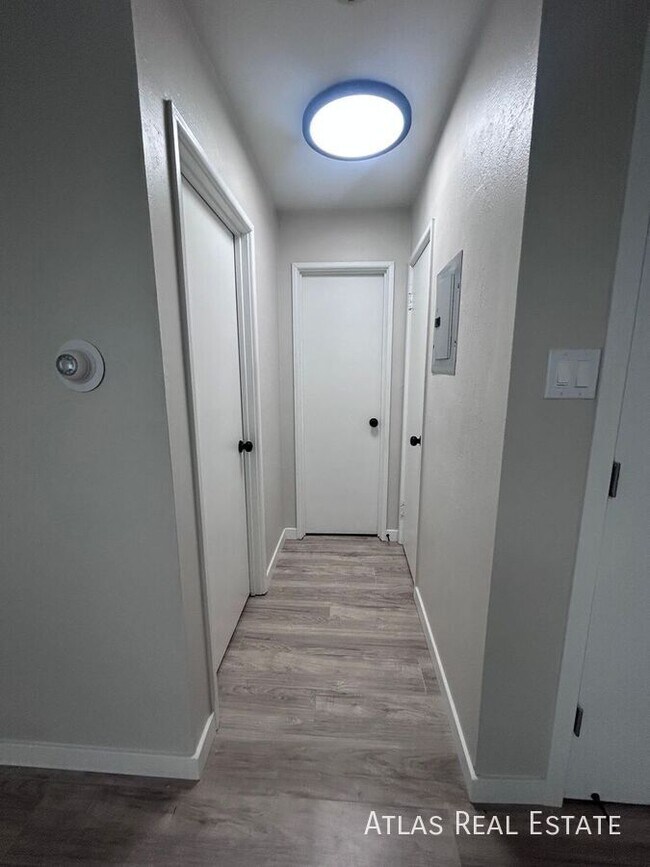 Building Photo - 551 S Fairfax St