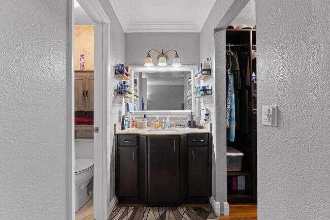 Building Photo - 9119 Limetree Ln