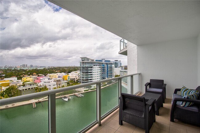 Building Photo - 5900 Collins Ave