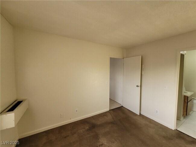 Building Photo - 4955 Jeffreys St