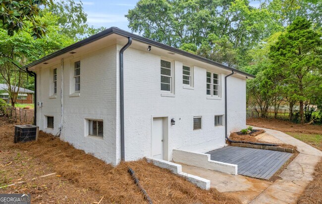 Building Photo - 5506 Alder Dr