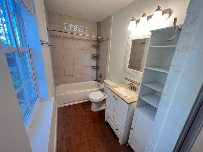 Building Photo - 2 Bedroom 2 Bath House on James Island - Charleston