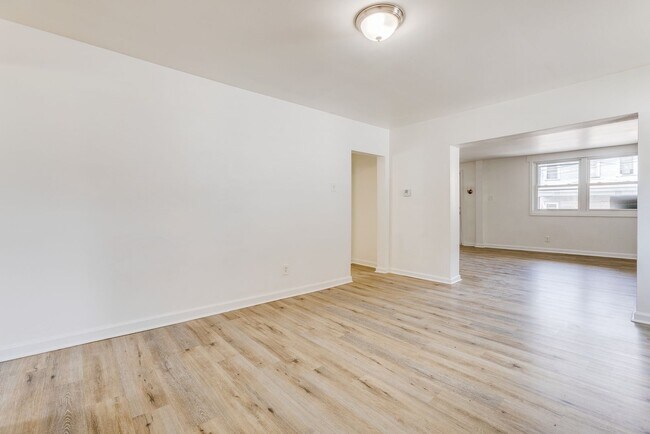 Building Photo - 215 Millbridge St