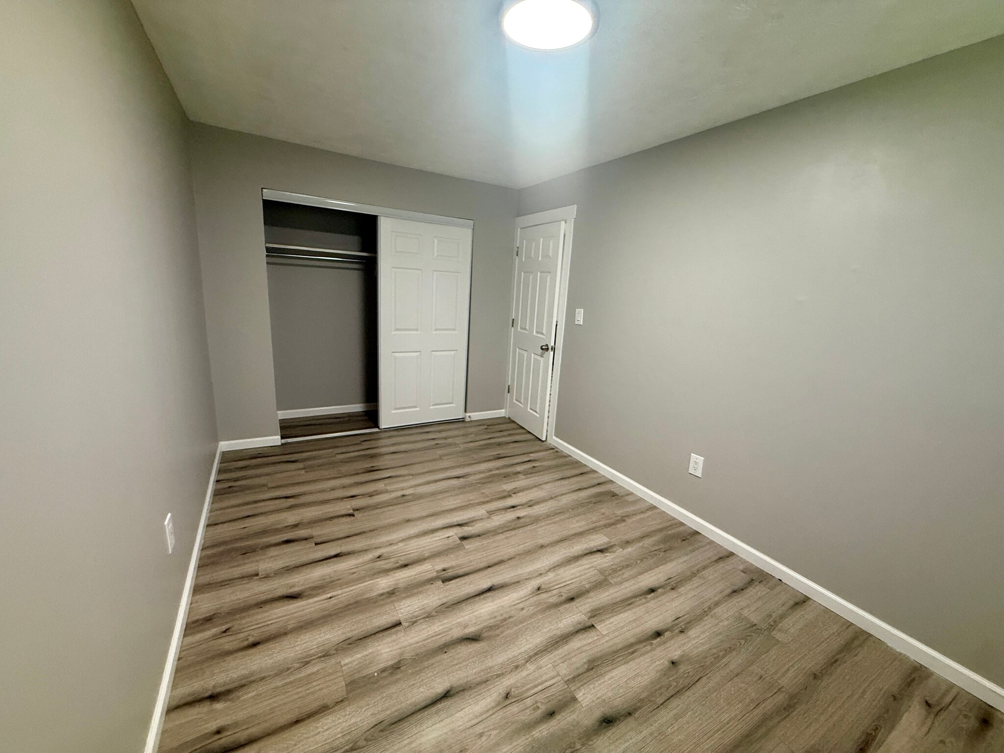 Building Photo - 5584 Chatford Dr