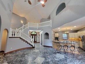 Building Photo - 516 Lakeview St