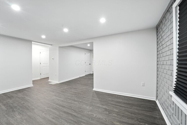 Building Photo - 354 Fernhill Ave