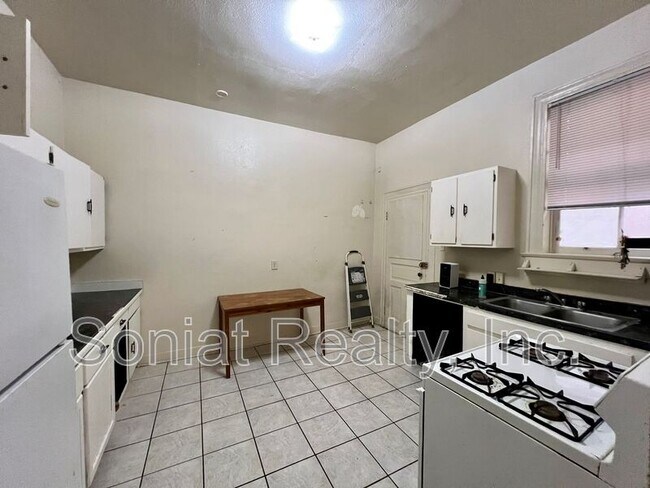 Building Photo - 619 St Philip St