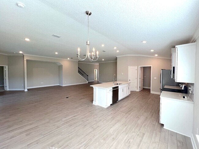 Building Photo - GORGEOUS 5 Bed 4 Bath 3 Car Garage HOME w COMMUNITY POOL for RENT!