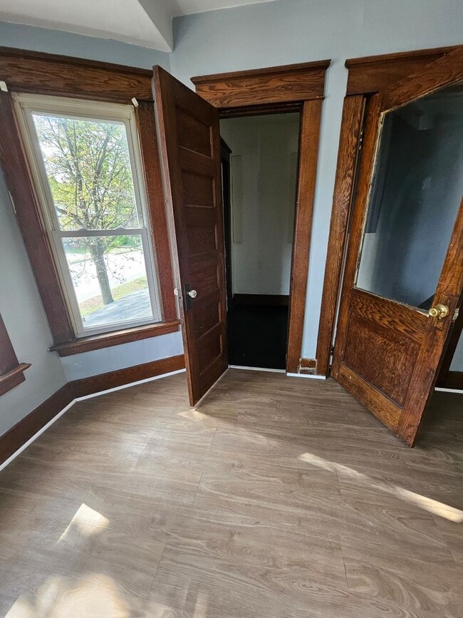 Building Photo - Upper 2 bedroom unit