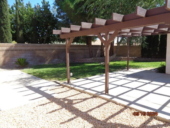 Building Photo - West Lancaster Home Offering 1383 sq. ft.