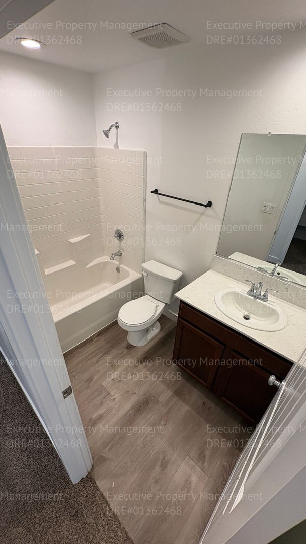 Building Photo - 5 bedroom, 2 bathroom, 3 car garage located near Taft Hwy/ Chevalier Rd