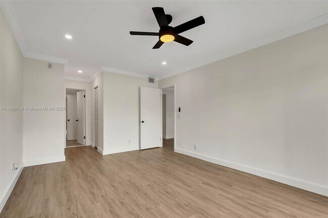 Building Photo - 8000 SW 81st Dr