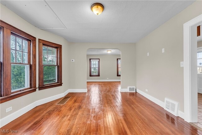 Building Photo - 221 E 266th St