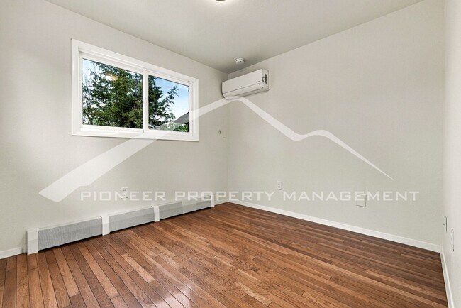 Building Photo - 648 Buchanan Ln