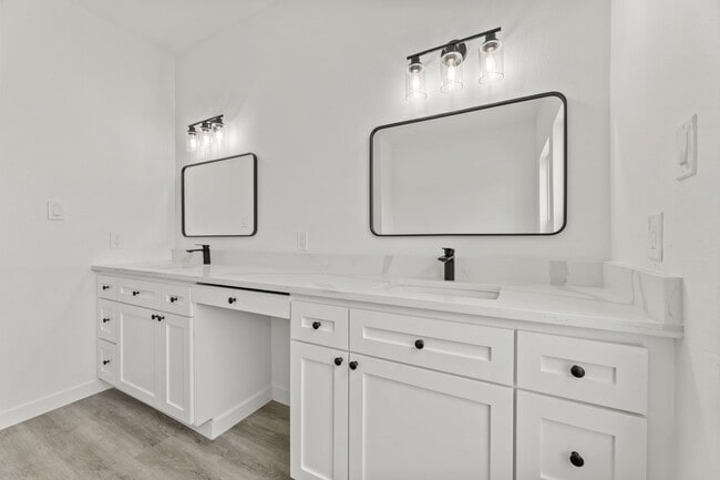 Building Photo - 256 Capetown Way