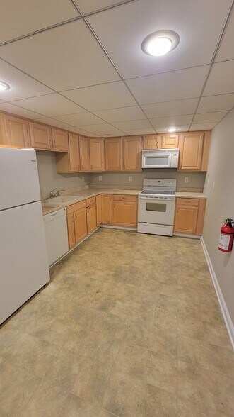 Building Photo - 23 Princeton Dr