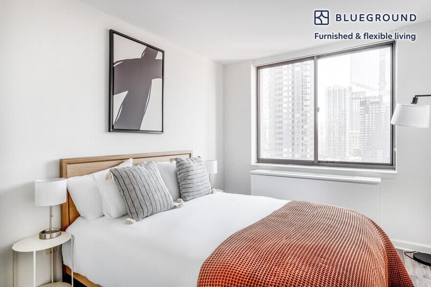 Building Photo - 520 W 43rd St