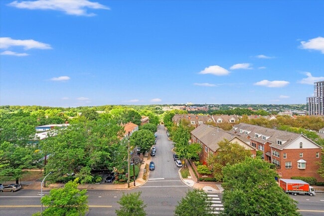 Building Photo - 1530 Key Blvd