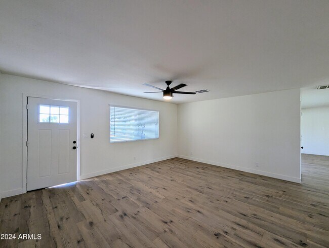 Building Photo - 121 N Flint Cir