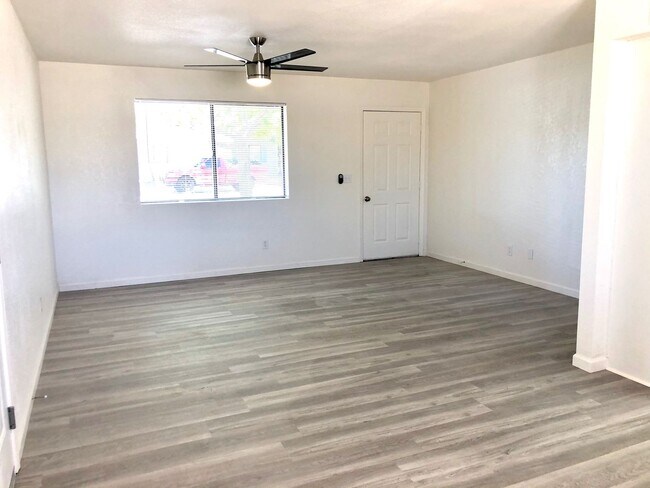 Building Photo - Cute 3 Bedroom Home near Hualapai Mt. School.