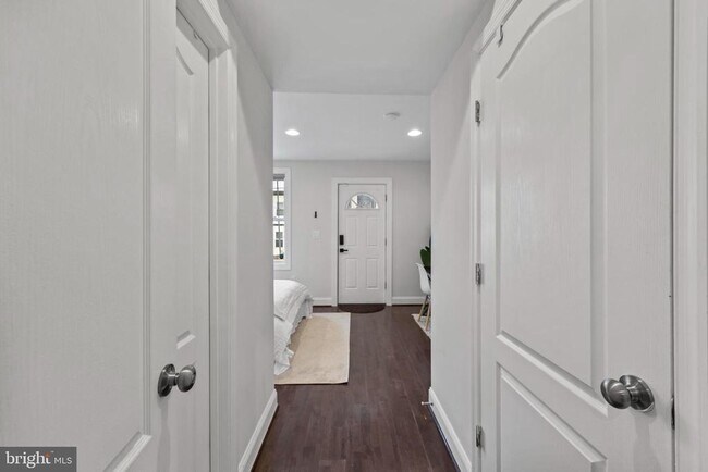 Building Photo - 1363 Childress St NE