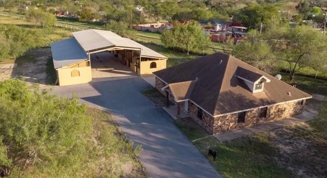 Building Photo - 10680 La Homa Rd