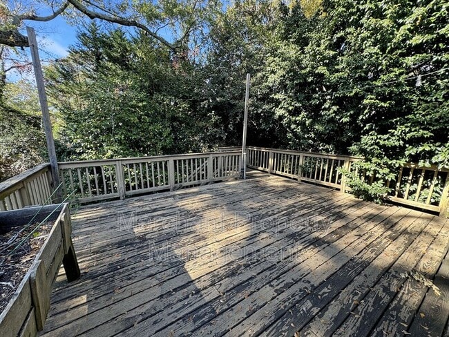 Building Photo - 6 Tomassee Ave