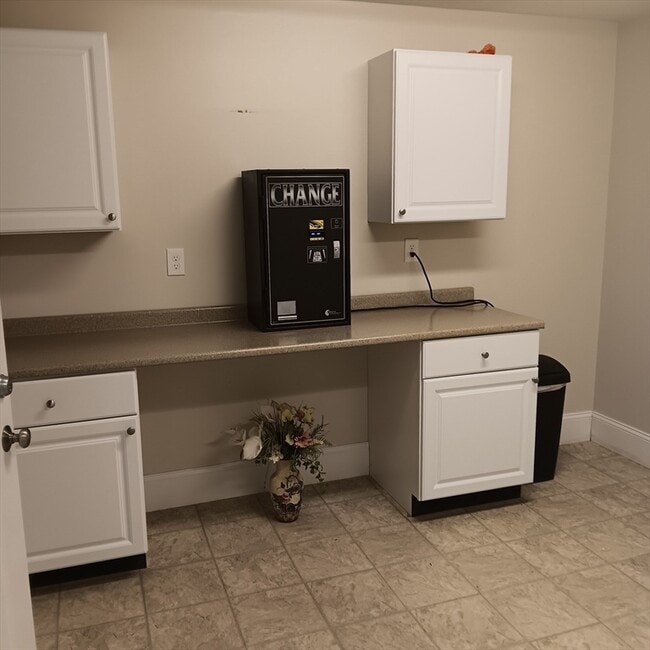 Building Photo - 339 Center St