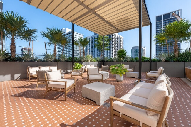 Building Photo - 698 N Miami Ave