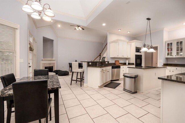 Building Photo - 10180 Wynmanor Dr