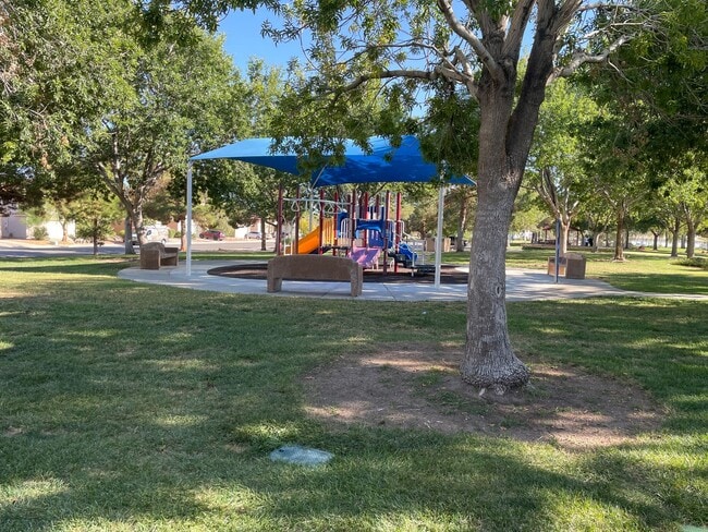 Building Photo - 988 Sky Forest Dr
