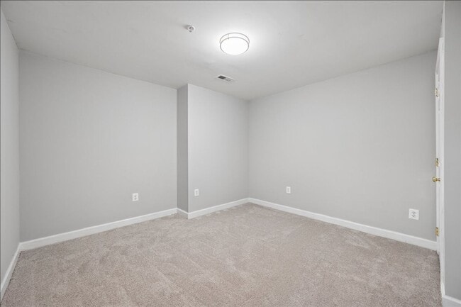 Building Photo - Premium Property in Mt Airy. Grab it while it's HOT