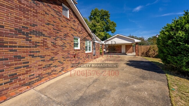 Building Photo - 2335 Nottingham Dr