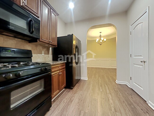 Building Photo - 214 Hidden Creek Pt