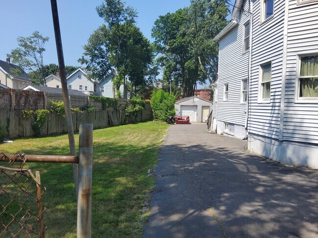 Building Photo - 426 Poplar St